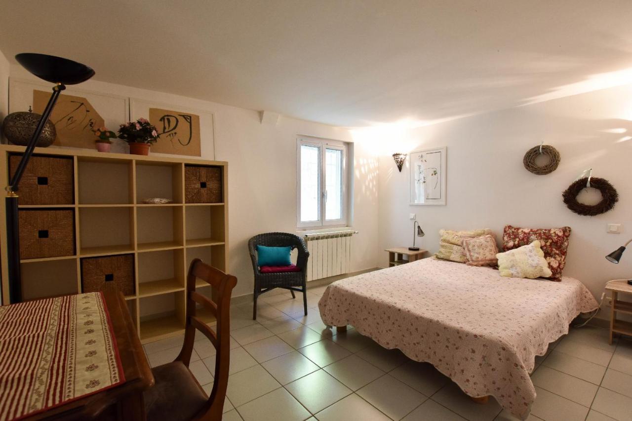 Moulin Rose, Parking - Jardin Apartment อาร์ลส์ ภายนอก รูปภาพ